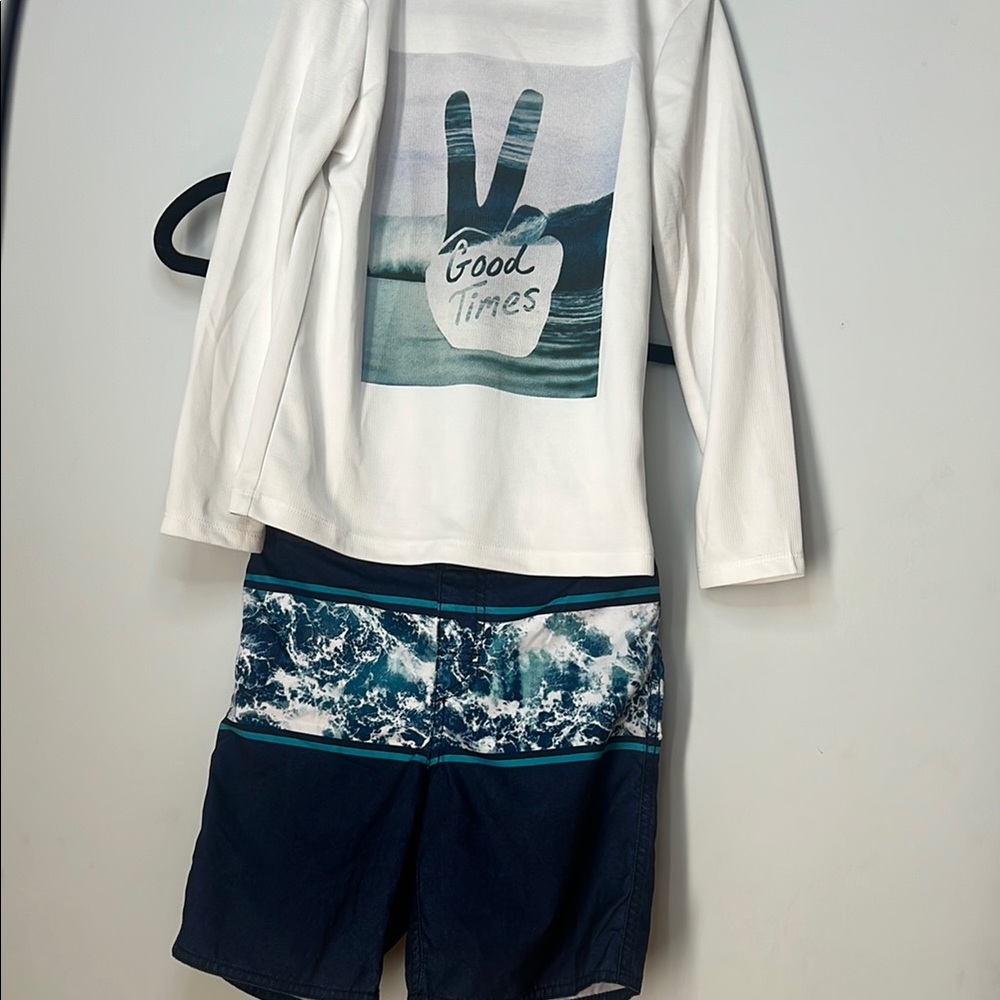 Old Navy Boys Small White Long Sleeve Rashguard Shirt Navy Swim Shorts Set